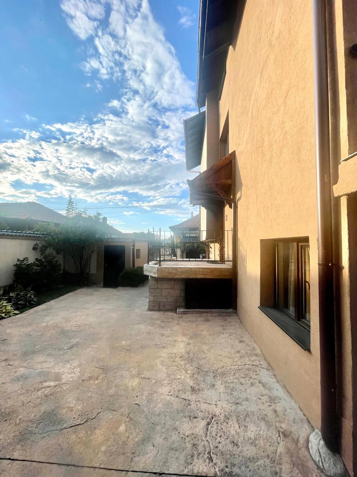 Къща За Гости Алида Saparewa Banja Exterior foto